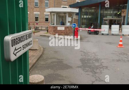 L'entrée de l'hôpital Montfermeil, banlieue nord de Paris, prise le 13 janvier 2007. Bilal, un bébé de 17 jours, a été enlevé par Linda, une fille de 18 ans, alors que sa mère était à l'hôpital. La police a émis une alerte Ambert aujourd'hui et a trouvé Linda et Bilal à Bretigny-sur-orge, banlieue sud de Paris. Photo de Jules Motte/ABACAPRESS.COM Banque D'Images