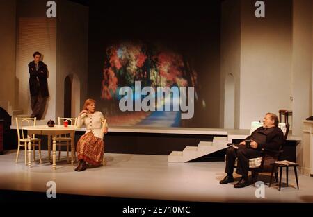 Répétitions à la presse de 'la Retrite de Russie' avec Pierre Santini, Catherine Rich et Julien Rochefort au théâtre du petit Montparnasse à Paris, France, le 15 janvier 2007. Photo de Nicolas Khayat/ABACAPRESS.COM Banque D'Images