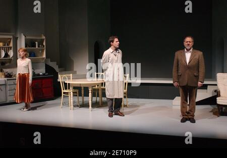 Répétitions à la presse de 'la Retrite de Russie' avec Pierre Santini, Catherine Rich et Julien Rochefort au théâtre du petit Montparnasse à Paris, France, le 15 janvier 2007. Photo de Nicolas Khayat/ABACAPRESS.COM Banque D'Images