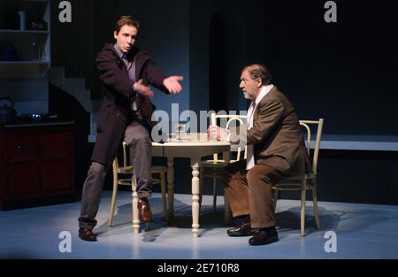 Répétitions à la presse de 'la Retrite de Russie' avec Pierre Santini, Catherine Rich et Julien Rochefort au théâtre du petit Montparnasse à Paris, France, le 15 janvier 2007. Photo de Nicolas Khayat/ABACAPRESS.COM Banque D'Images