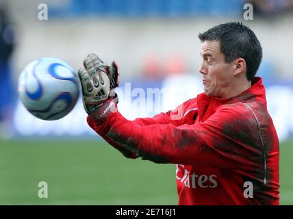 Le gardien de but du PSG, Mickael Landreau, lors de la coupe de France, Paris-Saint-Germain contre Gueugnon, au stade du Parc des Princes à Paris, en France, le 21 janvier 2007. Paris Saint-Germain a gagné 1 -0. Photo de Mehdi Taamallah/Cameleon/ABACAPRESS.COM Banque D'Images