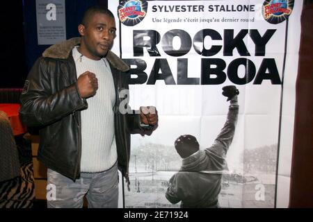 EXCLUSIF. Le champion Bow Said Bennajem participe à la première « Rocky Balboa » qui s'est tenue au restaurant Planet Hollywood, à Paris, en France, le 22 janvier 2007. Photo de Benoit Pinguet/ABACAPRESS.COM Banque D'Images