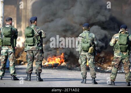 Des milliers de manifestants ont paralysé le Liban par une grève générale qui a conduit à des affrontements dans les rues où au moins deux personnes ont perdu la vie. Plus de 100 personnes ont été blessées alors que des manifestants se sont battus contre des partisans du gouvernement dans la capitale, Beyrouth, Liban, le 23 janvier 2007 et dans d'autres parties du pays. Photo de Paul Assaker/ABACAPRESS.COM. Banque D'Images