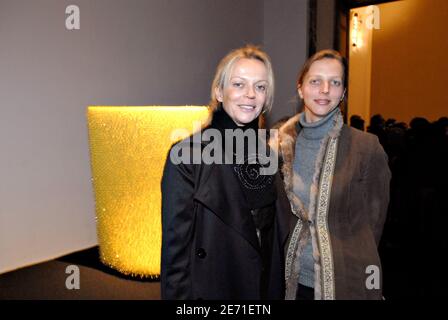 La princesse Hélène de Yougoslavie et la princesse Amélie de Bourbon Parme assistent à la présentation de la collection Maurizio Galante haute Couture Printemps été 2007 à Paris, en France, le 24 janvier 2007. Photo par Ammar Abd Rabbo/ABACAPRESS.COM Banque D'Images