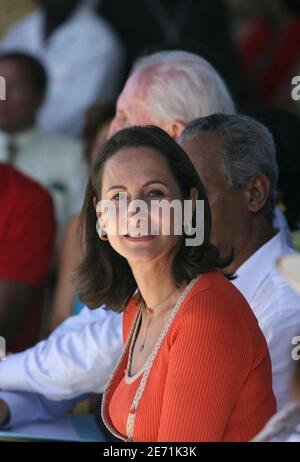 Portrait de la candidate socialiste française aux élections présidentielles de 2007 Segolene Royal, qui semble inquiète et inquiète alors que le début de sa campagne est confronté à des problèmes et à de mauvais sondages. French West Indies, 26/27, 2007. Photo par Axelle de russe/ABACAPRESS.COM Banque D'Images