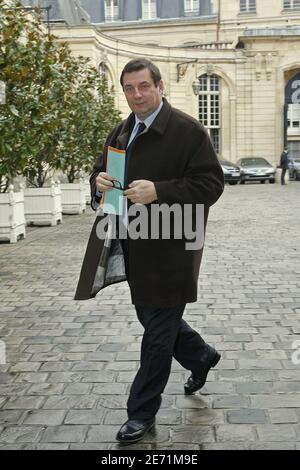 Le ministre français des Sports Jean-François Lamour arrive à une réunion gouvernementale organisée par le Premier ministre Dominique de Villepin à l'Hôtel Matignon à Paris, en France, le 29 janvier 2007. Photo de Bernard Bisson/ABACAPRESS.COM Banque D'Images