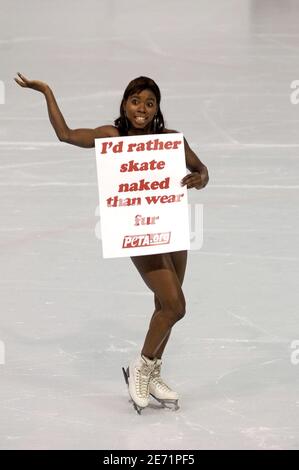 Surya Bonaly, patineuse de French Ice, a manifesté contre l'abattage des bébés phoques et pour la nouvelle campagne PETA, à Asnieres-sur-Seine, près de Paris, le 31 janvier 2007. Photo de Giancarlo Gorassini/ABACAPRESS.COM Banque D'Images