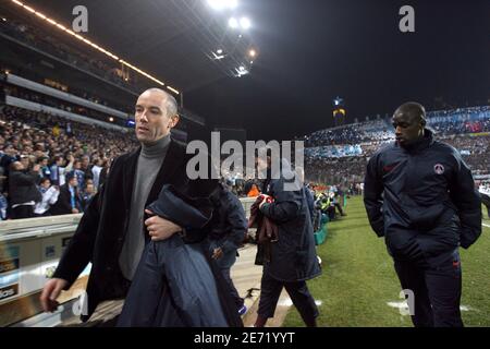 Le Manager du PSG Paul le Guen lors du match de football de première ligue de France Olympique de Marseille contre PSG au stade vélodrome de Marseille, le 4 février 2007. La correspondance s'est terminée par un tirage de 1-1. Photo de Mehdi Taamallah/Cameleon/ABACAPRESS.COM Banque D'Images