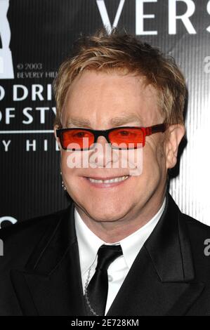 Elton John assiste au Rodeo Drive Walk of style Award en hommage à Gianni et Donatella Versace, qui s'est tenu à l'hôtel de ville de Beverly Hills à Los Angeles, CA, États-Unis, le 8 février 2007. Photo de Lionel Hahn/ABACAPRESS.COM Banque D'Images