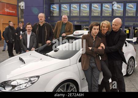 Frédéric Diefenthal, Emma Sjoberg-Wyklundl, Gerard Krawczyk, Bernard Farcy, Jean-Christophe Bouvet et Jean-Luc Couchard posent avant la projection du nouvel opus de Gerard Krawczyk 'taxi 4' dans le Plan de campagne, près de Marseille sud de la France, le 9 février 2007. Photo de Pascal Parrot/ABACAPRESS.COM Banque D'Images