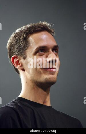 Le chanteur de Slam Grand corps Malade se produit à Olympia à Paris, France, le 9 février 2007 photo de Mehdi Taamallah/ABACAPRESS.COM Banque D'Images