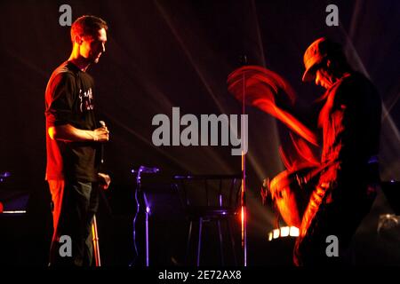 Le chanteur de Slam Grand corps Malade se produit à Olympia à Paris, France, le 9 février 2007 photo de Mehdi Taamallah/ABACAPRESS.COM Banque D'Images