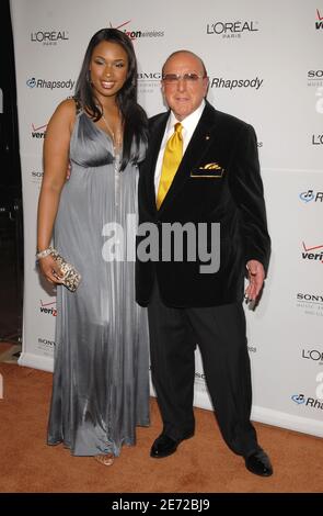 Jennifer Hudson et Clive Davis assistent à la soirée des Prix pré-GRAMMY 2007 de Clive Davis au Beverly Hilton Hotel, Los Angeles, CA, USA, le 10 février 2007. Photo de Lionel Hahn/ABACAPRESS.COM Banque D'Images