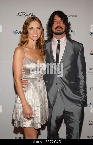 Dave Grohl participe à la soirée des Prix pré-GRAMMY 2007 de Clive Davis au Beverly Hilton Hotel, Los Angeles, CA, Etats-Unis, le 10 février 2007. Photo de Lionel Hahn/ABACAPRESS.COM Banque D'Images