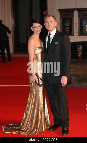 Daniel Craig et sa petite amie Satsuki Mitchell arrivent pour les Orange British Academy film Awards 2007 (BAFTA) qui se tiennent à l'Opéra royal de Covent Garden, dans le centre de Londres, le 11 février 2007. Photo de Nicolas Khayat/ABACAPRESS.COM Banque D'Images