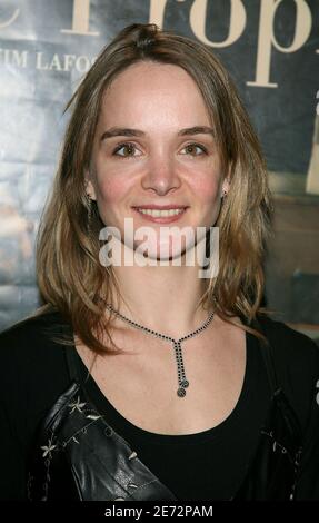 L'actrice française Raphaël Lubansu pose à la première du film 'nue propriete', qui s'est tenu au cinéma MK2 Quai de Seine à Paris, le 20 février 2007. Photo de Denis Guignebourg/ABACAPRESS.COM Banque D'Images