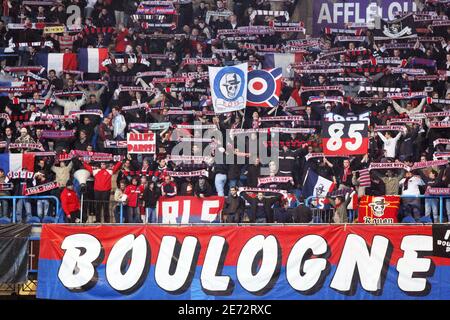 Les fans de PSG lors de la coupe UEFA 3e tour, deuxième match de football, Paris Saint Germain contre AEK Athènes au Parc des Princes à Paris, France, le 22 février 2007. PSG a gagné 2-0. Photo de Mehdi Taamallah/Cameleon/ABACAPRESS.COM Banque D'Images