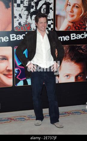 L'acteur britannique Hugh Grant pose pour des photos lors d'une séance photo à l'hôtel Ritz de Paris, en France, le 1er mars 2007, dans le cadre de la tournée européenne de promotion de son nouveau film 'Music and Lyrics'. Photo de Nicolas Khayat/ABACAPRESS.COM Banque D'Images