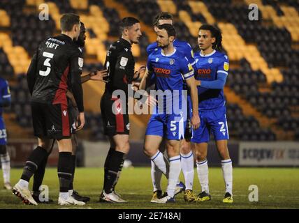 Colchester, Essex, Royaume-Uni. 29 janvier 2021. Les joueurs des deux équipes s'alignent dans la boîte lors du match Sky Bet League 2 entre Colchester United et Scunthorpe United au Weston Homes Community Stadium, à Colchester, le vendredi 29 janvier 2021. (Credit: Ben Pooley | MI News) Credit: MI News & Sport /Alay Live News Banque D'Images