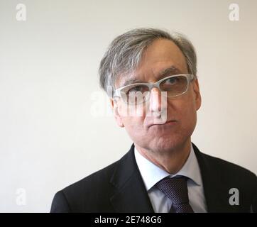 Alain Morvan, recteur de l'académie de Lyon (haut responsable régional de l'éducation), tient une conférence de presse après qu'il a été congédié par le ministre français de l'éducation pour s'être vigoureusement opposé à une nouvelle école musulmane et s'être publiquement plaint de la pression de Paris pour cesser d'entraver son ouverture, à Lyon, en France, le 21 mars 2007. Photo de Vincent Dargent/ABACAPRESS.COM Banque D'Images