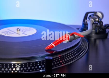 Lecteur de vinyle de platine de platine à entraînement direct Banque D'Images