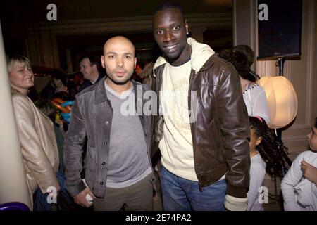 Eric et Omar, humoristes français, assistent à la fête du 10e anniversaire de Disney Channel au 'le tapis Rouge' à Paris, en France, le 30 mars 2007. Photo de Benoit Pinguet/ABACAPRESS.COM Banque D'Images