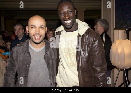 Eric et Omar, humoristes français, assistent à la fête du 10e anniversaire de Disney Channel au 'le tapis Rouge' à Paris, en France, le 30 mars 2007. Photo de Benoit Pinguet/ABACAPRESS.COM Banque D'Images