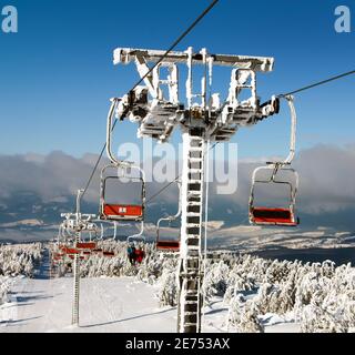 télésiège sur le mont Serak pour les skieurs de descente - Jesenik Montagnes ou Jeseniky - République tchèque Banque D'Images