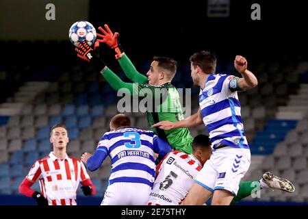 DOETINCHEM, PAYS-BAS - JANVIER 29: G-D: Gardien de but Bo Geens de TOP OSS, Ted van de Pavert de Graafschap pendant le Keukenkampioenie divisio néerlandais Banque D'Images