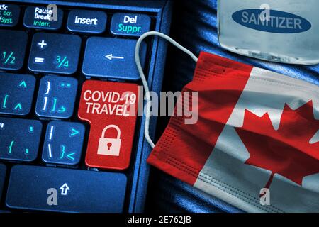 Canada COVID-19 coronavirus restrictions de voyage concept montrant le bouton rouge avertissement sur le clavier avec drapeau canadien masque facial et désinfectant pour les mains. Nouveau non Banque D'Images