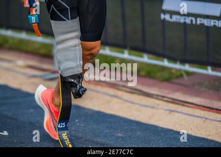 Melbourne, Australie. 17 janvier 2021. Gros plan de la jambe prothétique de Liam Twomey pendant le triathlon série 2021 2XU, course 1 à la plage de St Kilda. Crédit : SOPA Images Limited/Alamy Live News Banque D'Images