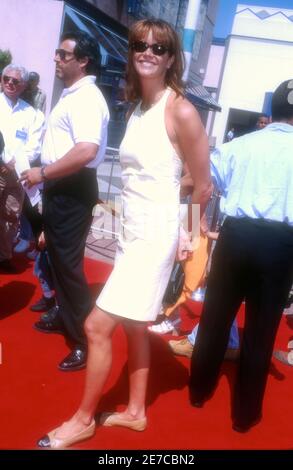 Universal City, Californie, États-Unis 5 mai 1996 modèle/actrice elle Macpherson participe à la première 'Flipper' d'Universal Pictures le 5 mai 1996 aux cinémas Cineplex Odeon Unversal City à Universal City, Californie, États-Unis. Photo par Barry King/Alay stock photo Banque D'Images