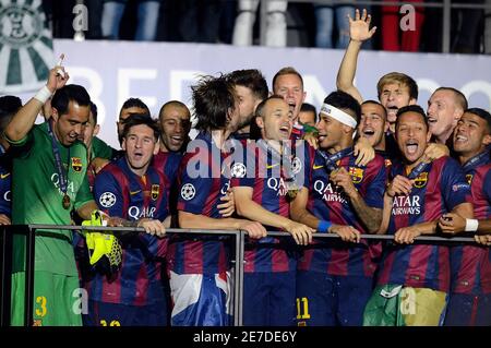 BERLIN, ALLEMAGNE - 6 JUIN 2015 : les joueurs de Barcelone photographiés lors de la cérémonie de remise des prix qui a eu lieu après la finale de la Ligue des champions de l'UEFA 2014/15 entre Juventus Torino et le FC Barcelone à l'Olympiastadion. Banque D'Images