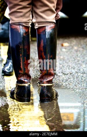 Boots of Bravery : le voyage héroïque des pompiers capturé lors d'une opération intense Banque D'Images