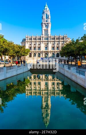 Place de la liberté de l'hôtel de ville à Porto, Portugal Banque D'Images