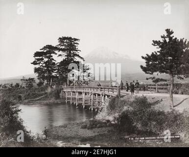 Photo du XIXe siècle : Mont Fuji, volcan Fujiyama du pont Sudzukawa (KA-Aibashi) Banque D'Images