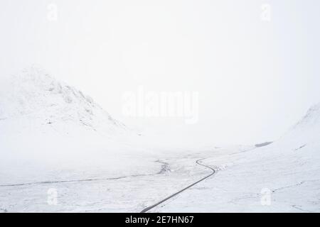 Buachille Etive Mor recouvert de neige pendant la vue aérienne de l'hiver Banque D'Images