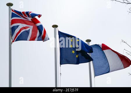 Drapeau britannique Union Jack, drapeau européen et drapeau tricolore de France Banque D'Images