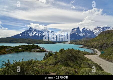 Cuernos, cornes de torres del paine couvertes de neige au parc national de torres del paine, dans les Andes du sud du Chili, en Amérique du Sud Banque D'Images