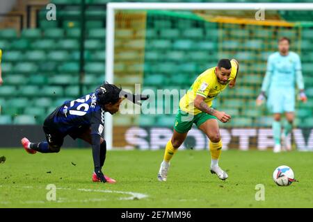 Norwich, Norfolk, Royaume-Uni. 30 janvier 2021.3 0th janvier 2021; Carrow Road, Norwich, Norfolk, Angleterre, championnat de football de la Ligue anglaise, Norwich versus Middlesbrough; Onel Hernandez de Norwich City prend sur Djed Spence de Middlesbrough crédit: Action plus Sports Images/Alay Live News Banque D'Images