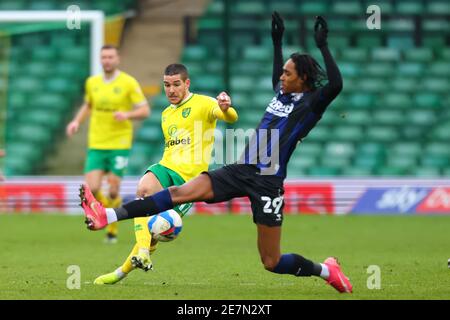 Norwich, Norfolk, Royaume-Uni. 30 janvier 2021.3 0th janvier 2021; Carrow Road, Norwich, Norfolk, Angleterre, championnat de football de la Ligue anglaise, Norwich versus Middlesbrough; Djed Spence of Middlesbrough tente de bloquer le passage par EMI Buendia de Norwich City Credit: Action plus Sports Images/Alay Live News Banque D'Images