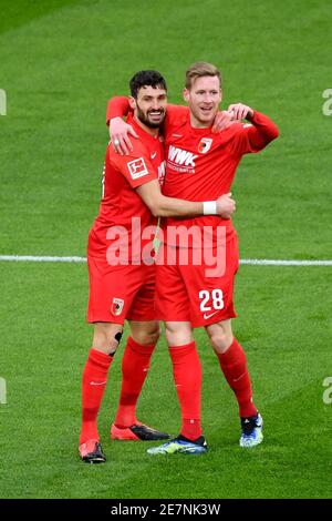 Firo: 30.01.2021, Soccer: Soccer: 1ère Bundesliga, saison 2020/21 BVB, Borussia Dortmund - FC Augsburg Andre Hahn, jubilation, Cheers, After, HIS, but, à 1: 0, Daniel Caligiuri photo: Ulrich Hufnagel / Hufnagel PR / Pool | usage dans le monde entier Banque D'Images