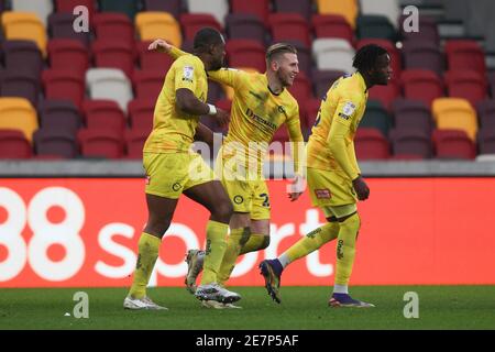 Londres, Royaume-Uni. 30 janvier 2021. L'amiral Muskwe de Wycombe Wanderers a obtenu 2-2 points et célèbre le 30 janvier 2021, lors du match de championnat EFL Sky Bet entre Brentford et Wycombe Wanderers au stade communautaire de Brentford, Londres, Angleterre. Photo de Ken Sparks. Utilisation éditoriale uniquement, licence requise pour une utilisation commerciale. Aucune utilisation dans les Paris, les jeux ou les publications d'un seul club/ligue/joueur. Crédit : UK Sports pics Ltd/Alay Live News Banque D'Images