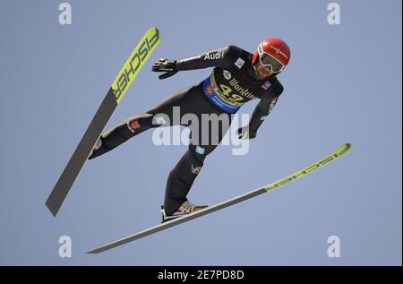 Willingen, Allemagne. 30 janvier 2021. Ski nordique, saut à ski : coupe du monde, grande colline, hommes. Markus Eisenbichler de l'Allemagne saute dans le tour 1 de Mühlenkopfschanze. Credit: Arne Dedert/dpa/Alay Live News Banque D'Images