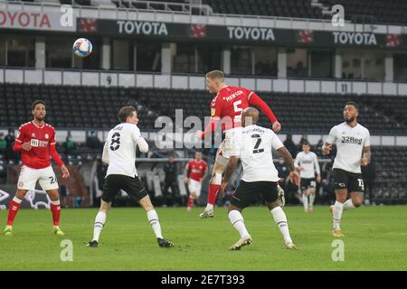 DERBY, ANGLETERRE. LE 30 JANVIER Alfie Mawson de Bristol City se dirige vers le but lors du match de championnat Sky Bet entre Derby County et Bristol City au Pride Park, Derby le samedi 30 janvier 2021. (Credit: Simon Newbury | MI News ) Credit: MI News & Sport /Alay Live News Banque D'Images