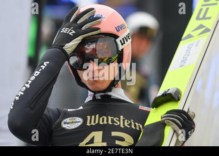 Willingen, Allemagne. 30 janvier 2021. Ski nordique, saut à ski : coupe du monde, grande colline, hommes. Karl Geiger, d'Allemagne, prépare le procès sur la tour de Mühlenkopfschanze. Credit: Arne Dedert/dpa/Alay Live News Banque D'Images