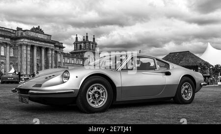 1974 Ferrari Dino 246 GTS 'Spyder' en spectacle au Cours d’élégance tenue au Palais de Blenheim le 26 septembre 2020 Banque D'Images