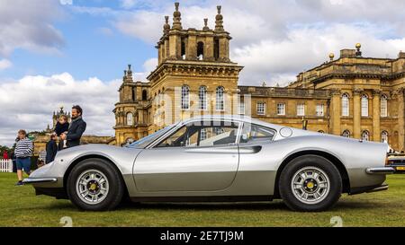 1974 Ferrari Dino 246 GTS 'Spyder' en spectacle au Cours d’élégance tenue au Palais de Blenheim le 26 septembre 2020 Banque D'Images