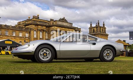 1974 Ferrari Dino 246 GTS 'Spyder' en spectacle au Cours d’élégance tenue au Palais de Blenheim le 26 septembre 2020 Banque D'Images