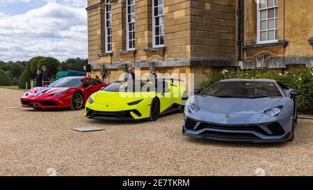 Ferrari 458, Lamborghini Huracan Roadster & Aventador S en spectacle au Concours d’élégance qui s’est tenu au Palais de Blenheim le 26 septembre 2020 Banque D'Images